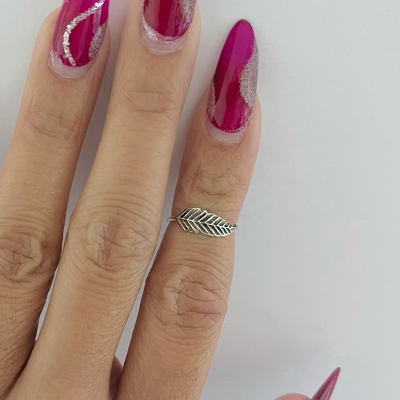 Sterling silver feather ring, feather ring, silver dainty ring, midi ring - Picture 3 of 11